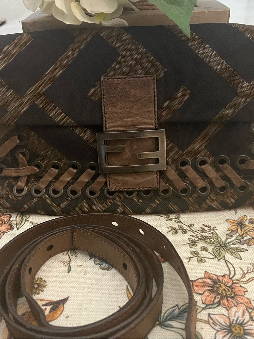 Designer Fendi purse. Great shape. Comes with cross body strap as well. - Picture 3 of 5